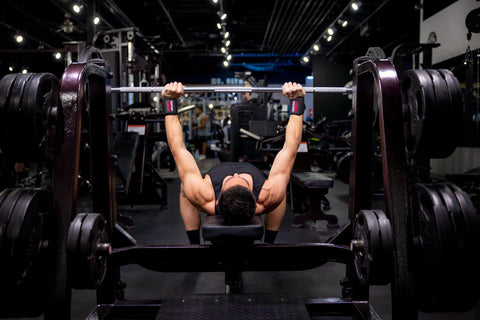 Man using Versa Wrapps while weightlifting
